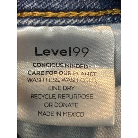 Level 99 Women's Blue Cuffed-Hem Jean Shorts Size 27 - Picture 8 of 9
